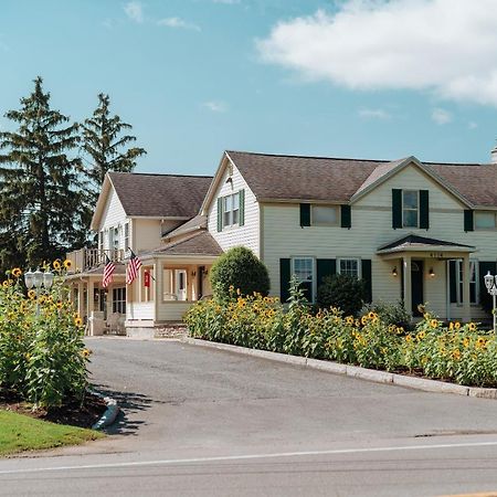 Skaneateles Suites Екстериор снимка