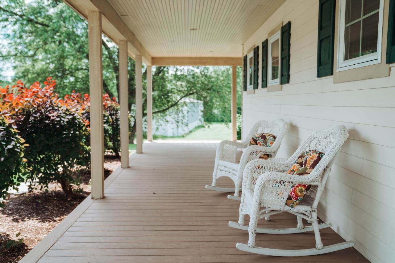 Skaneateles Suites Екстериор снимка
