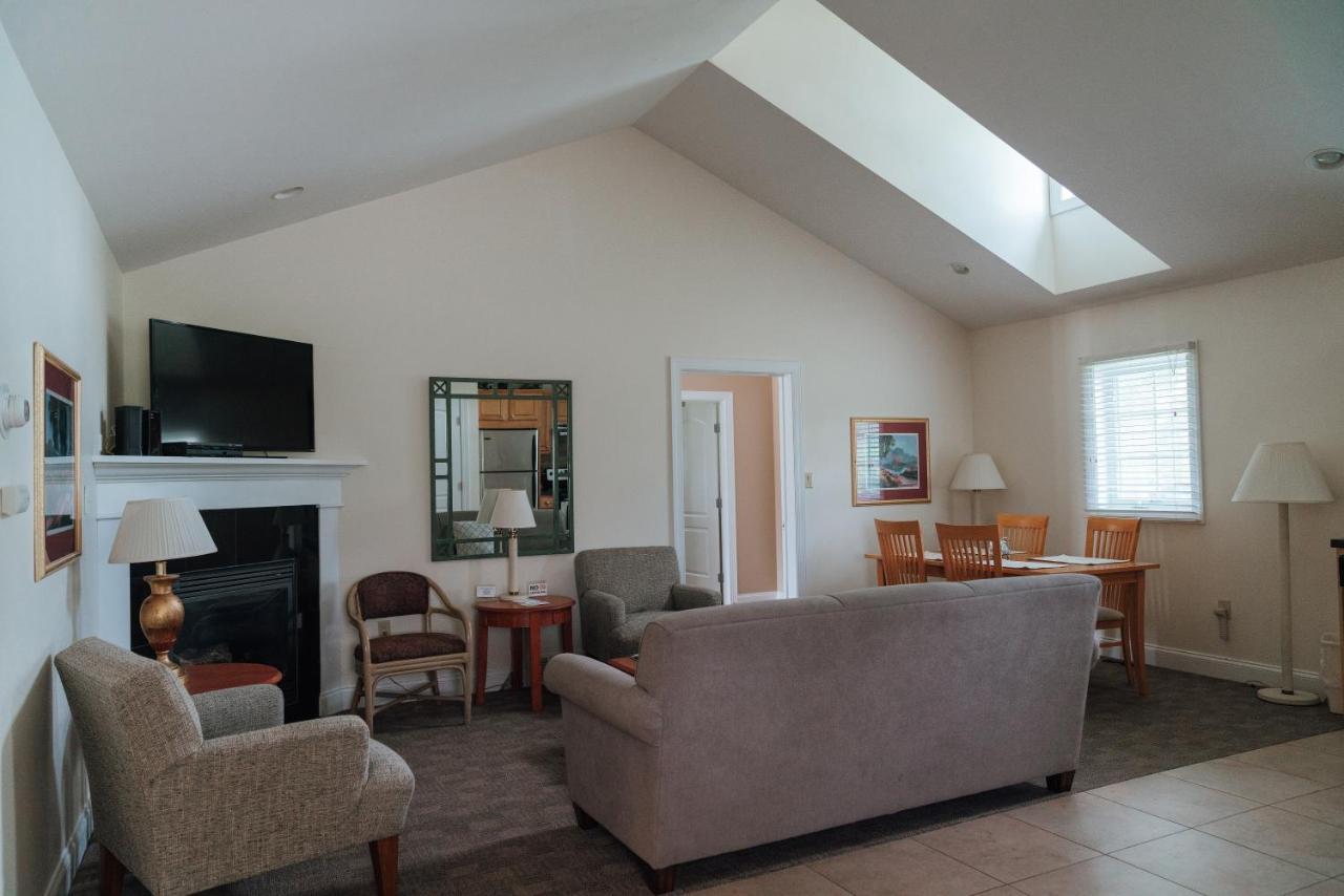 Skaneateles Suites Екстериор снимка
