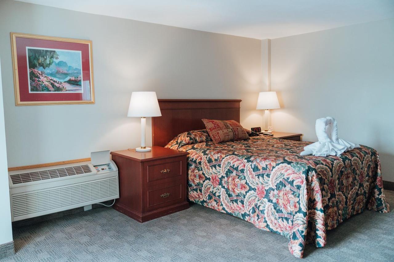 Skaneateles Suites Екстериор снимка