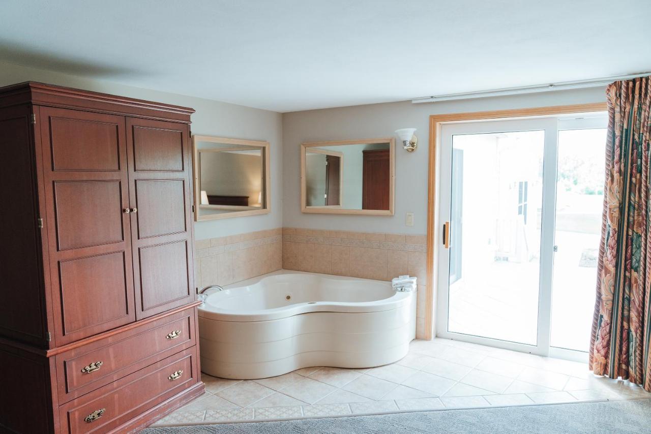Skaneateles Suites Екстериор снимка