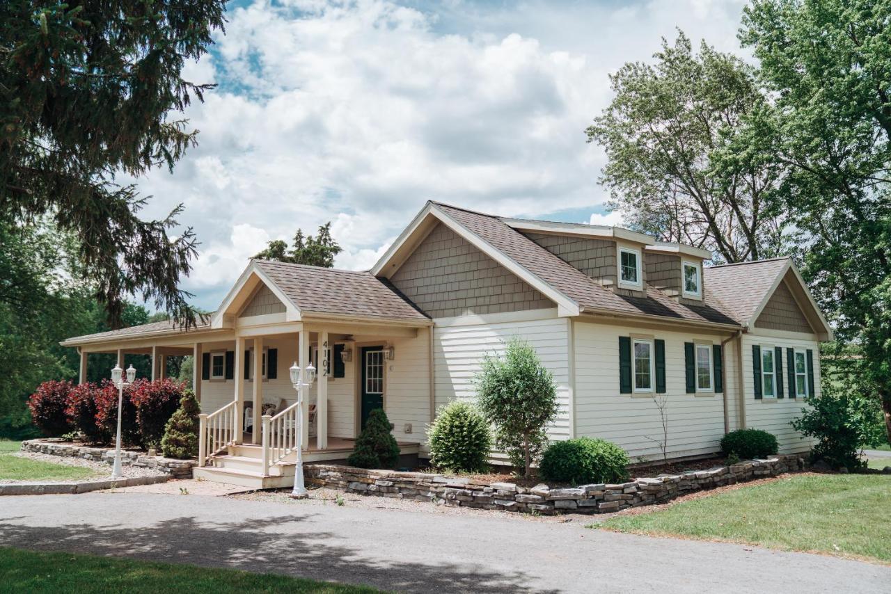 Skaneateles Suites Екстериор снимка