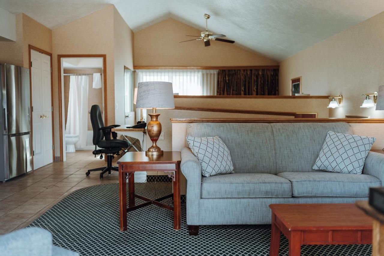 Skaneateles Suites Екстериор снимка