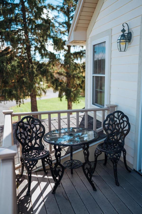 Skaneateles Suites Екстериор снимка