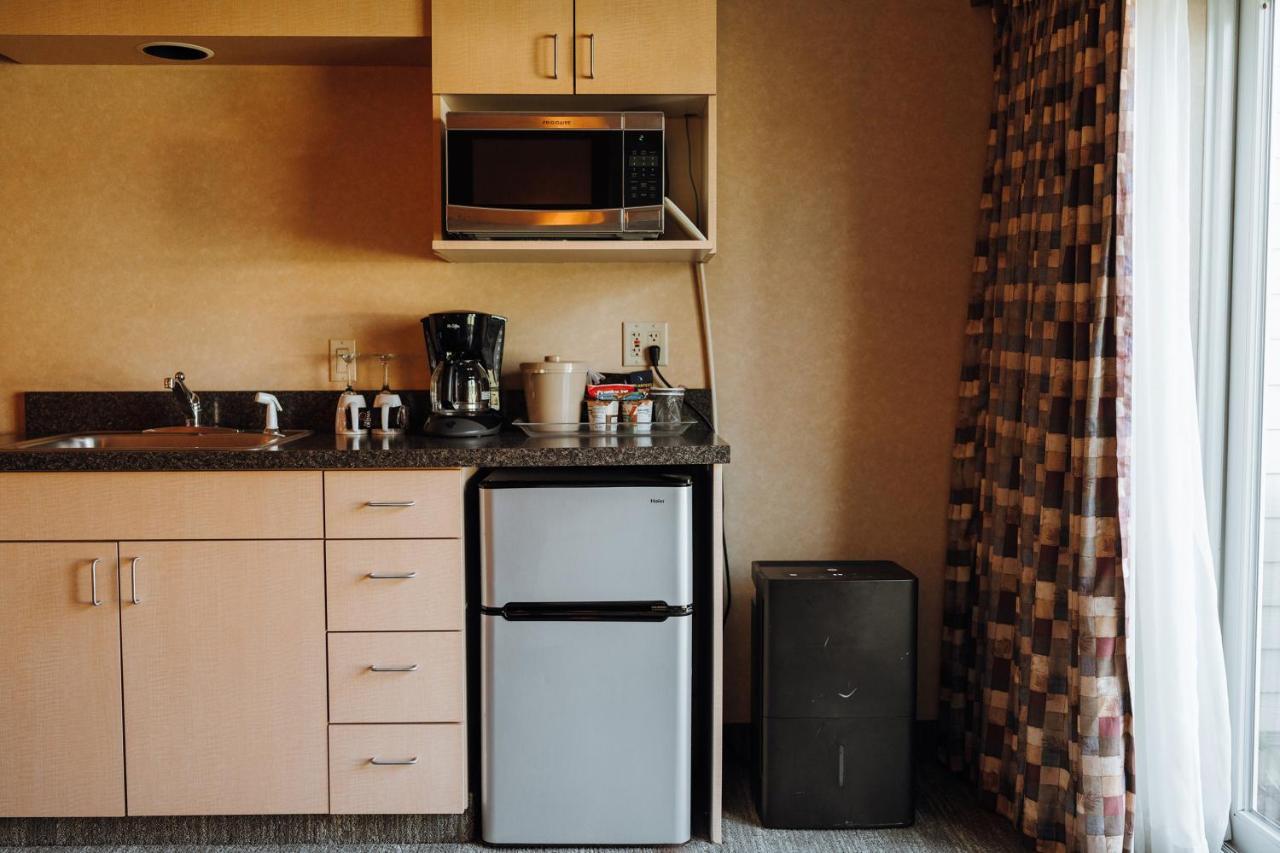Skaneateles Suites Екстериор снимка