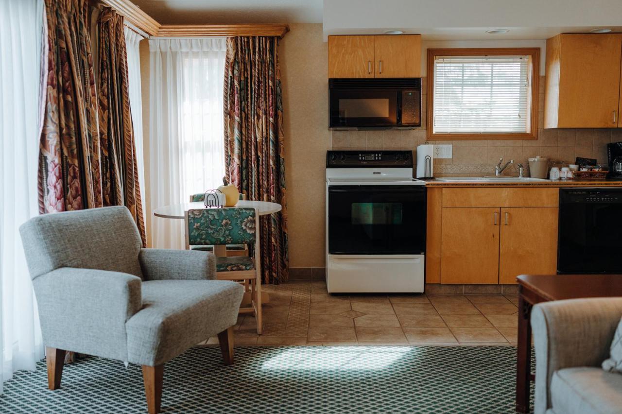 Skaneateles Suites Екстериор снимка