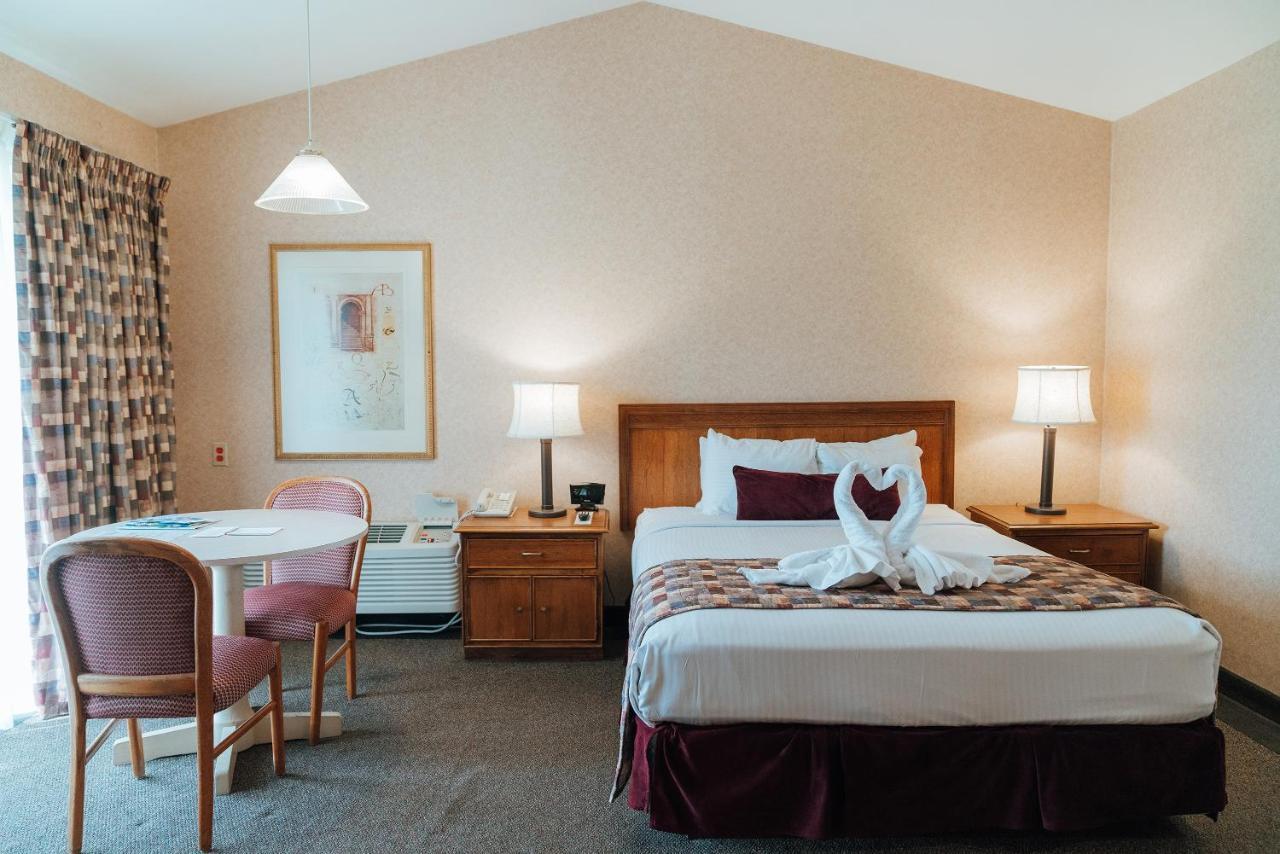 Skaneateles Suites Екстериор снимка