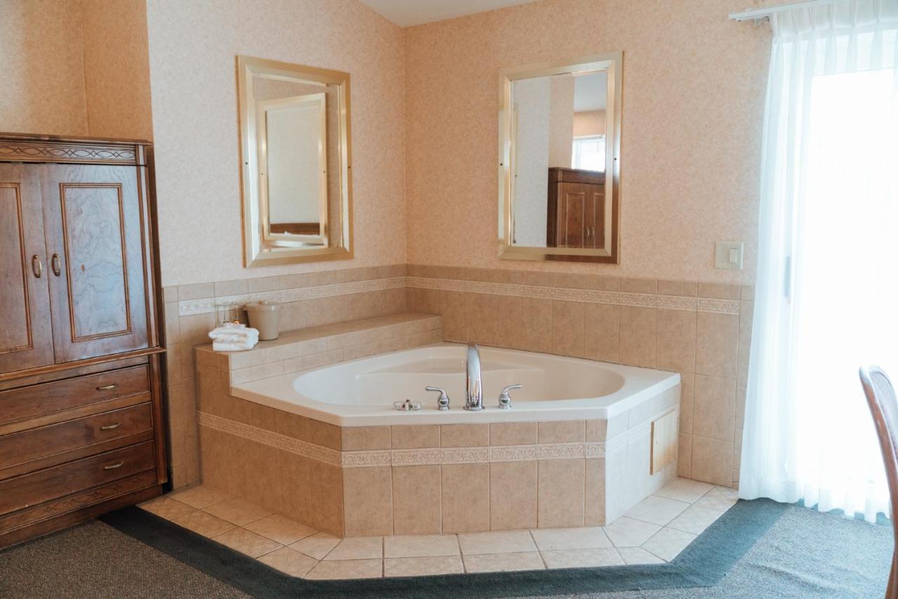 Skaneateles Suites Екстериор снимка