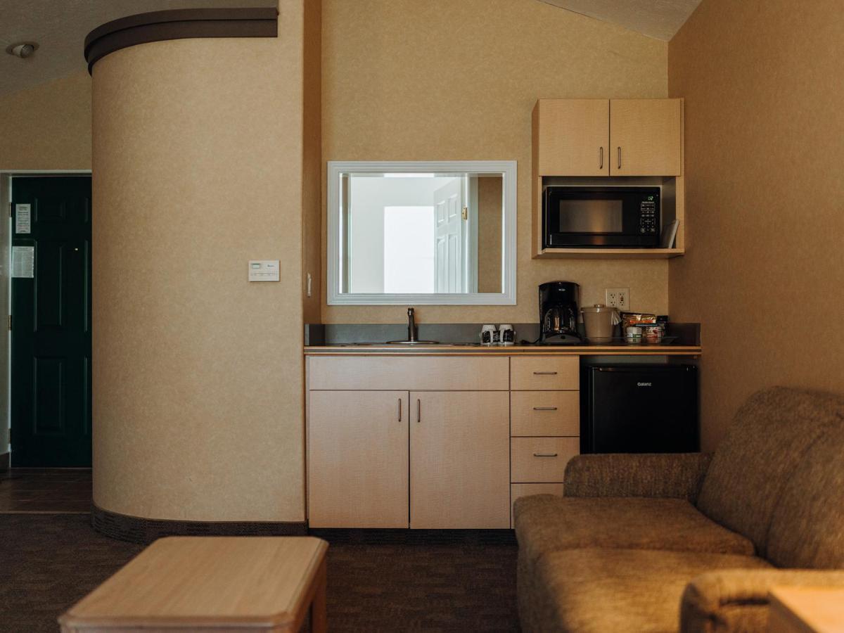 Skaneateles Suites Екстериор снимка