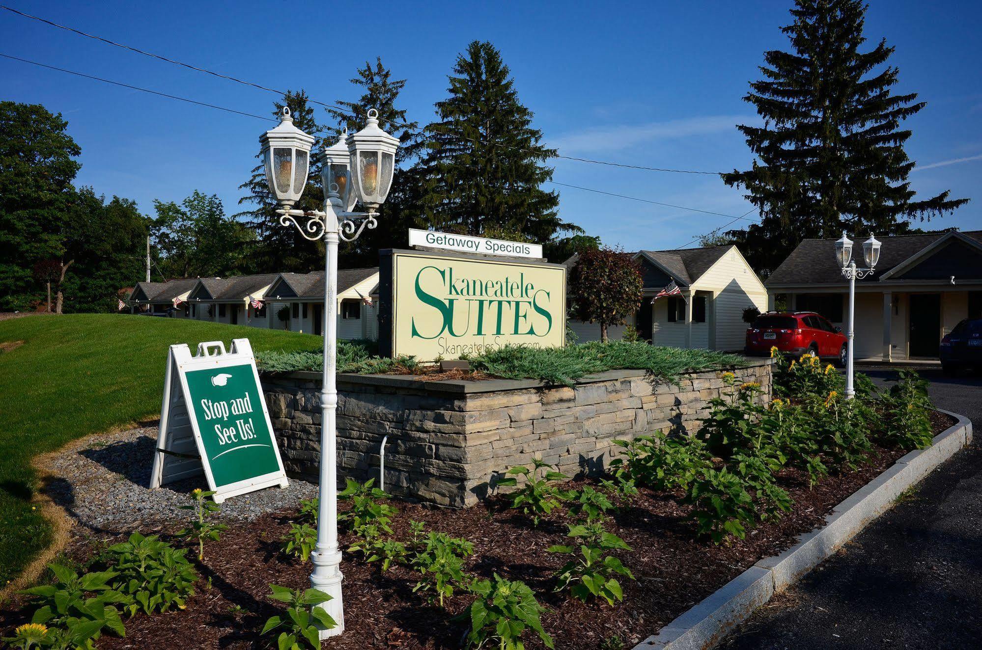 Skaneateles Suites Екстериор снимка