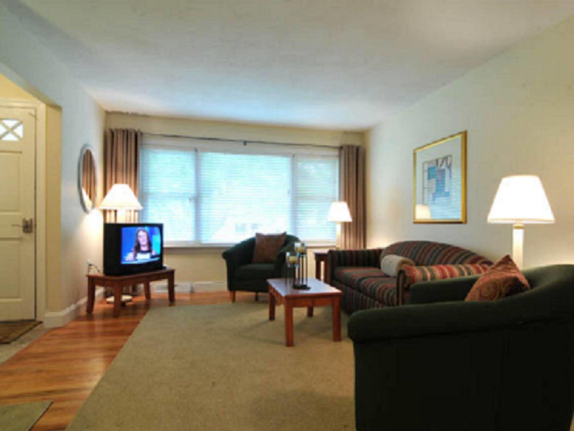 Skaneateles Suites Екстериор снимка
