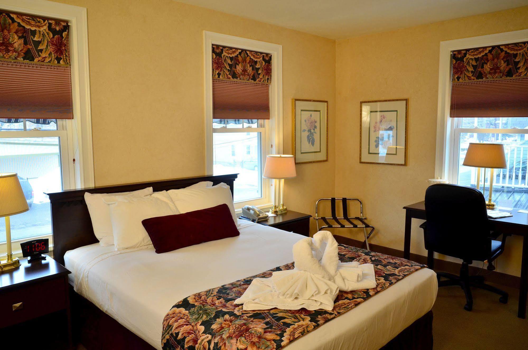 Skaneateles Suites Екстериор снимка
