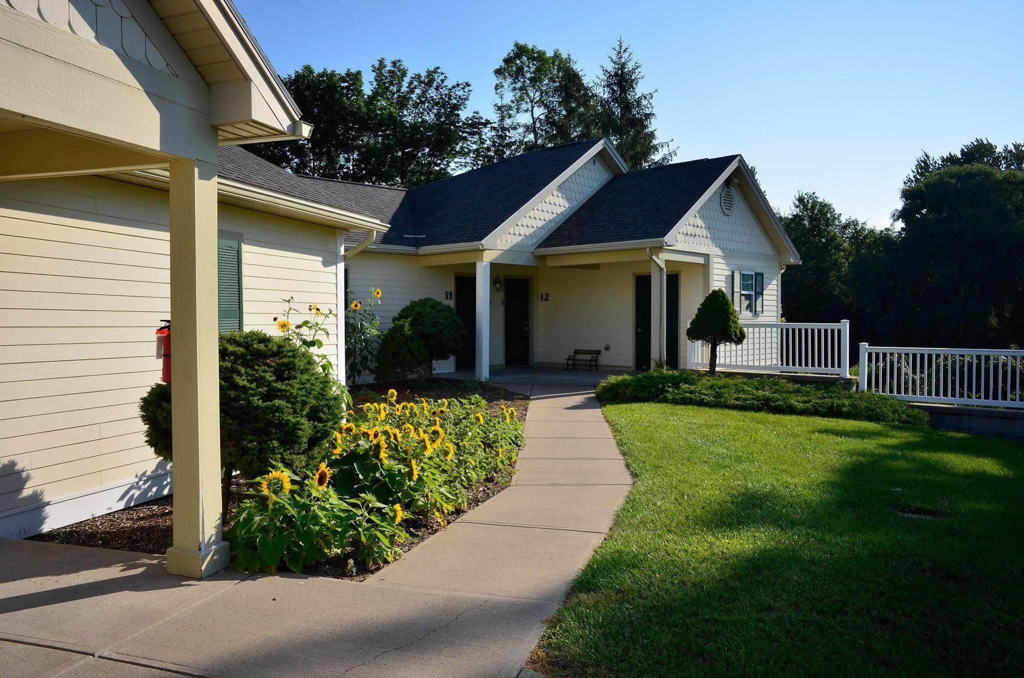 Skaneateles Suites Екстериор снимка