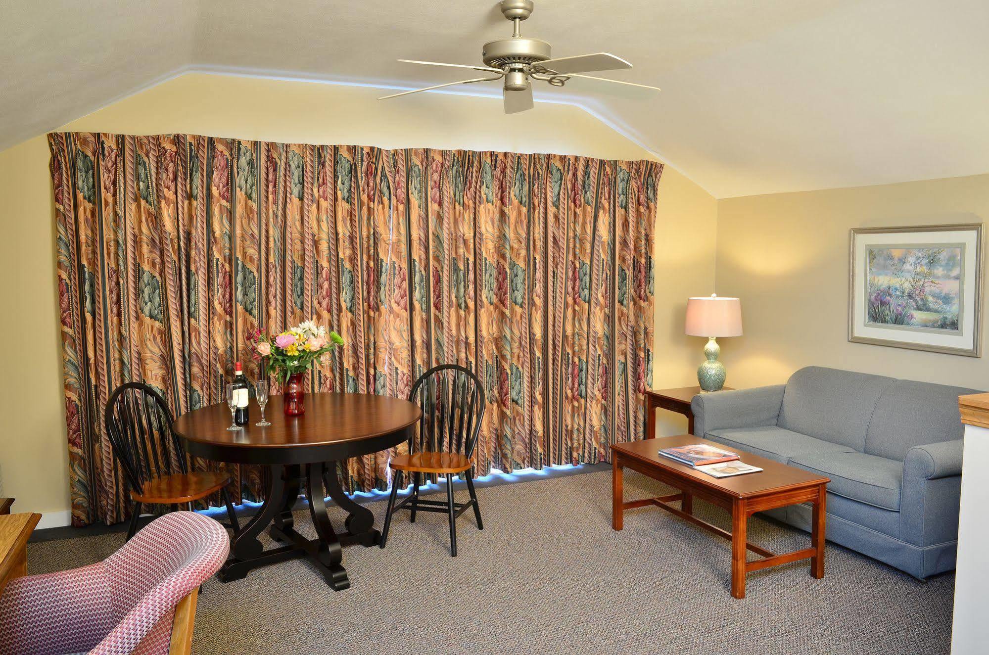 Skaneateles Suites Екстериор снимка