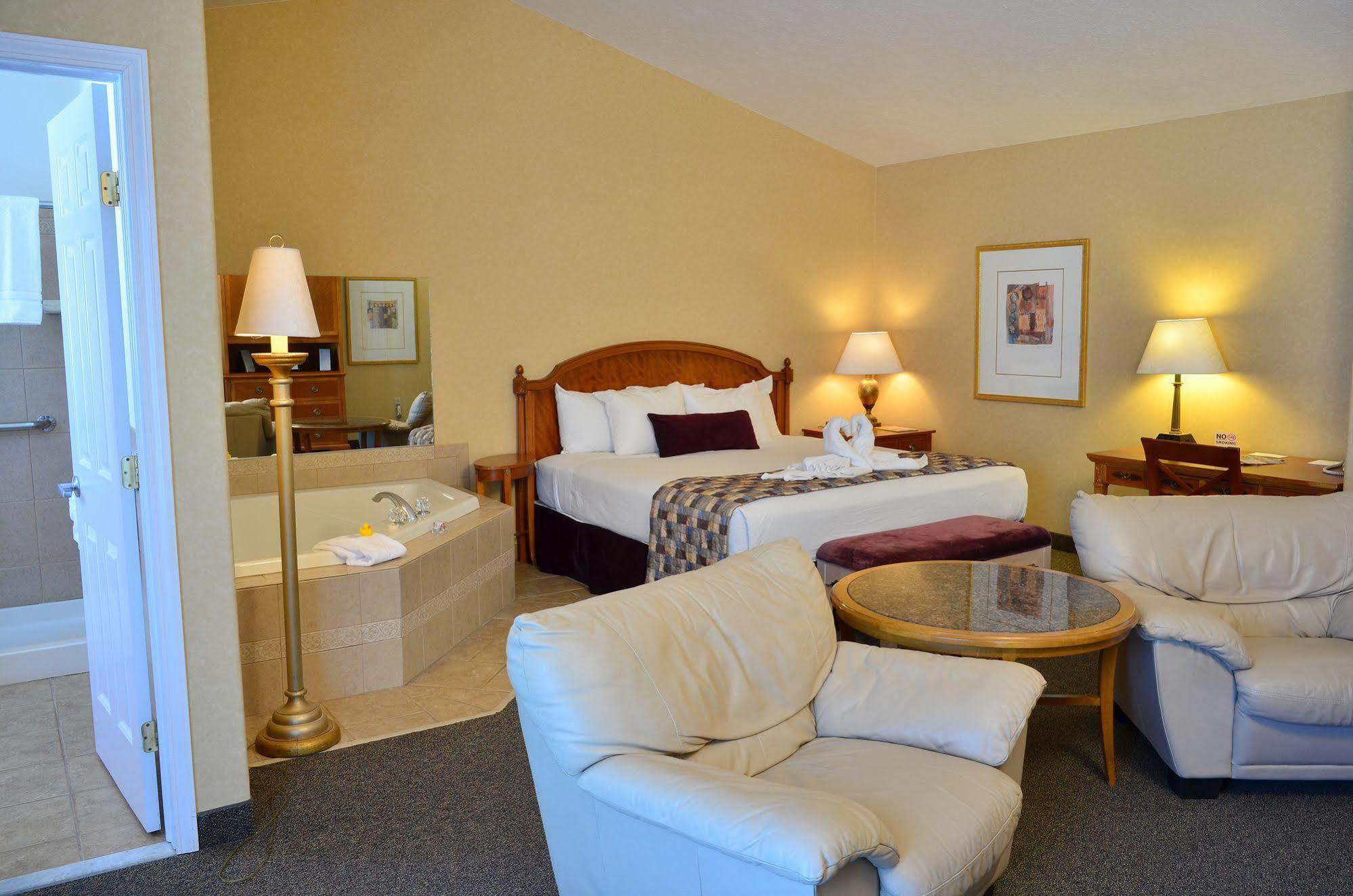 Skaneateles Suites Екстериор снимка