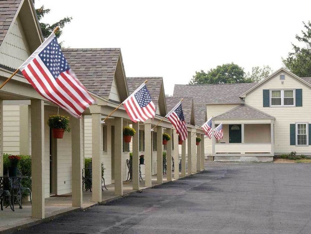 Skaneateles Suites Екстериор снимка