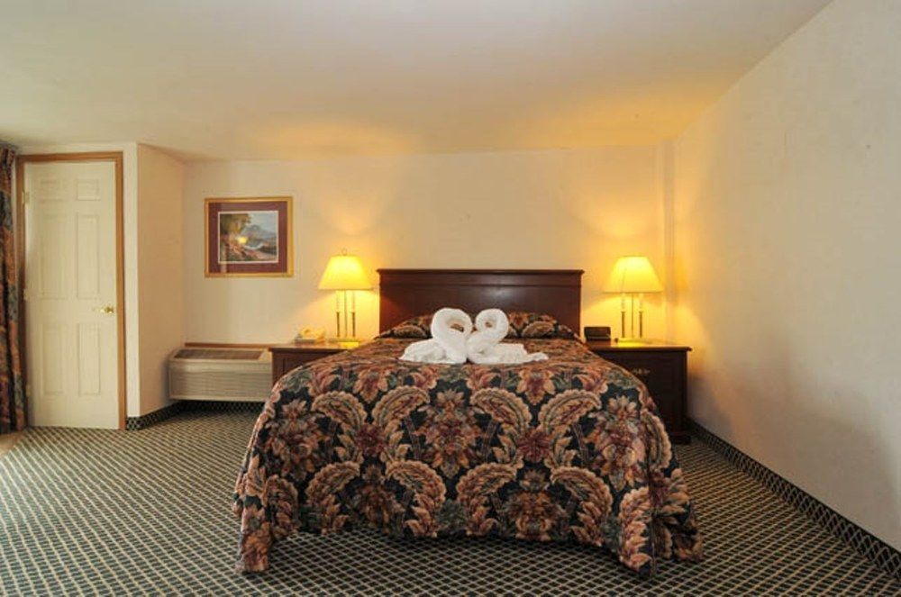 Skaneateles Suites Екстериор снимка
